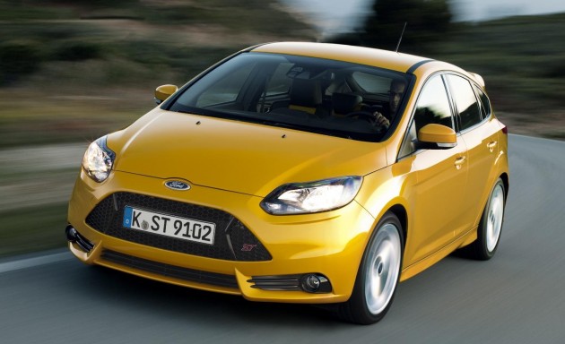 focus st 1 Ford Focus ST debuts, in five-door and estate forms