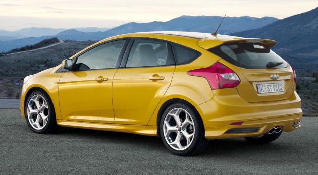 focus st 2 Ford Focus ST debuts, in five-door and estate forms