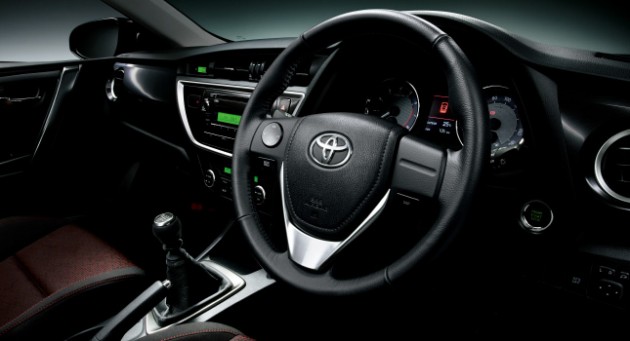 gallery_img_car05 2013 Toyota Auris C-segment hatchback unveiled!