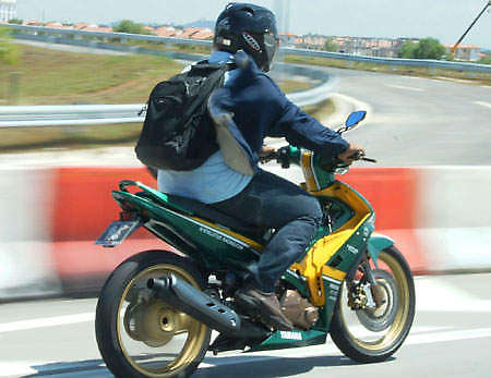 Spotted: big time Lotus Racing fan’s motorcycle!