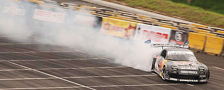 mike whiddet Tengku Djan wins Goodyear Formula Drift Malaysia!