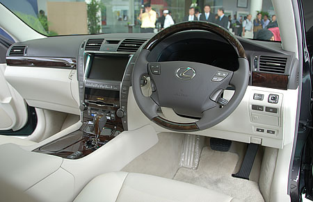 Lexus LS460
