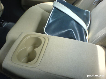 civic_reararmrest.jpg