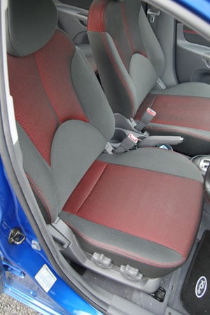 kia-rio-14-frontseats.jpg