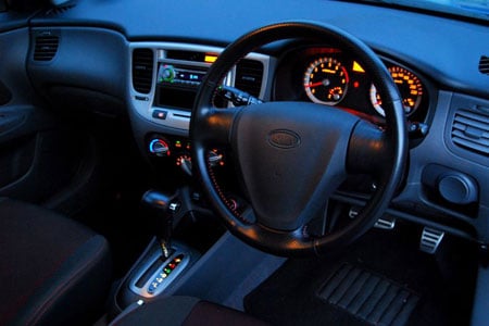 kia-rio-14-interior.jpg
