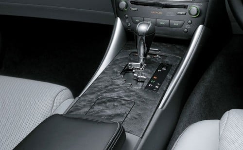 Lexus IS 250 and IS 250 Luxury updated in Malaysia for 2011