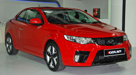 Kia Forte Koup tucked in a KLIMS corner – coming in 2011